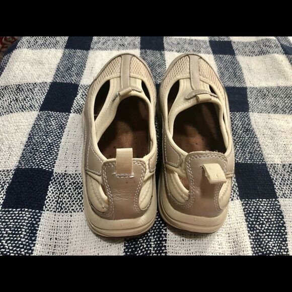 Nice comfortable shoes by EasySpirit size 6 - Picture 3 of 4